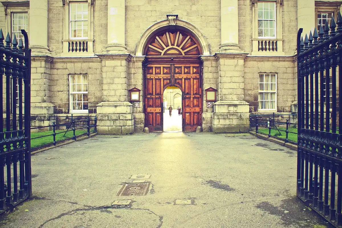 Anonymous private school buildings and entrance
