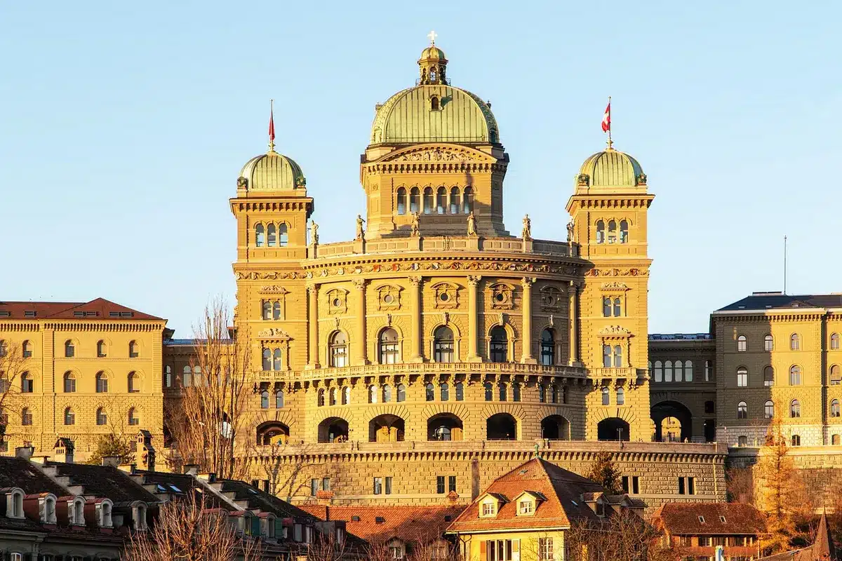 Exterior of a government-style building symbolizing the Federal Reserve